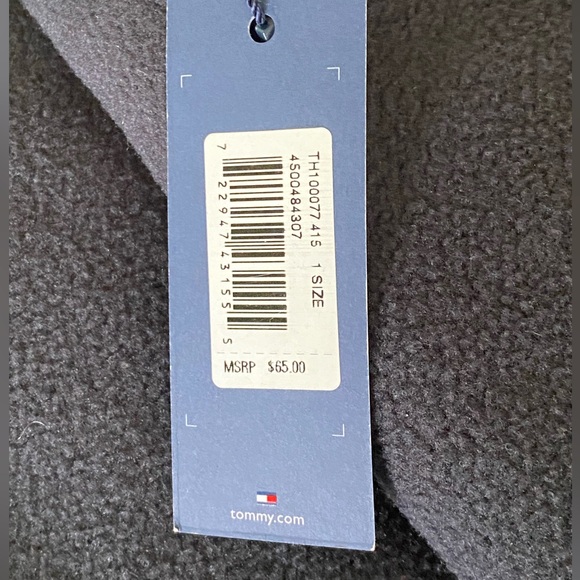 NWT *Tommy* fleece lined scarf - Picture 10 of 11